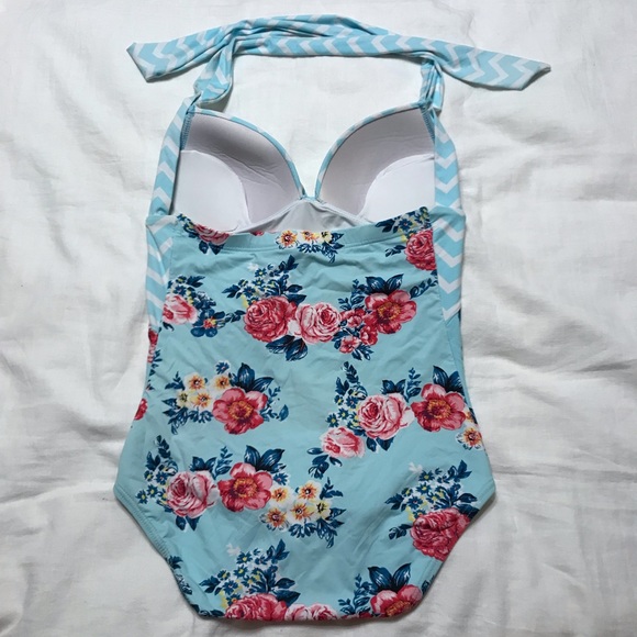 One-piece Halter Swimsuit - Picture 2 of 4